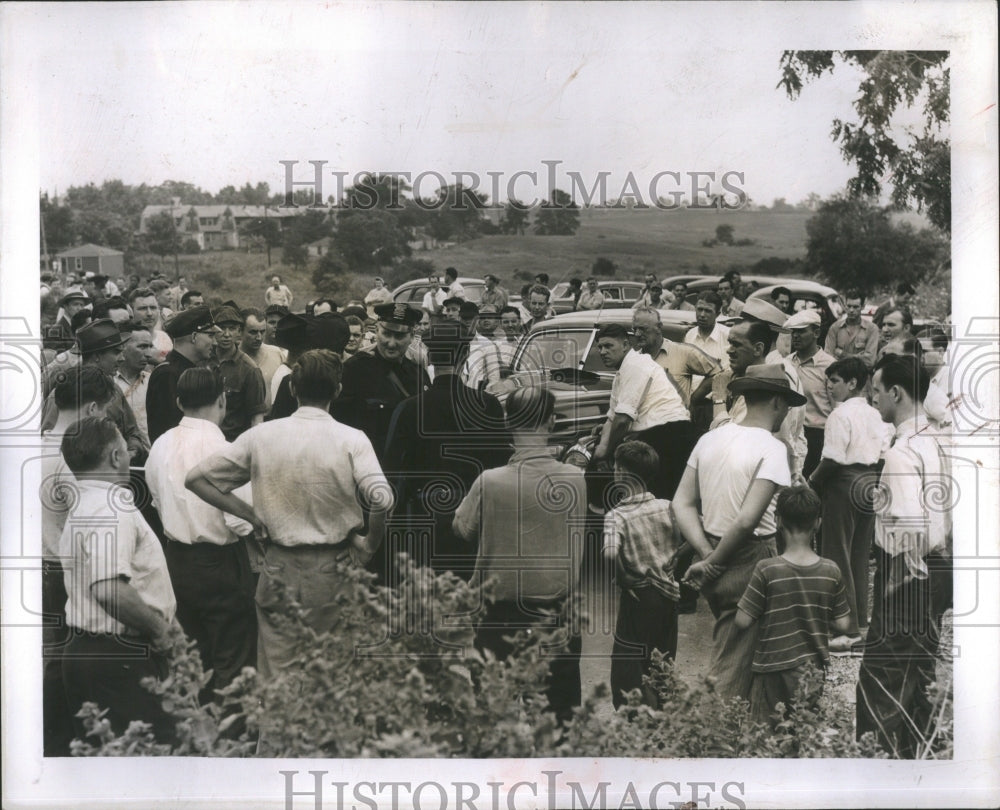 1942 Press Photo Strike of clerks in Michigan