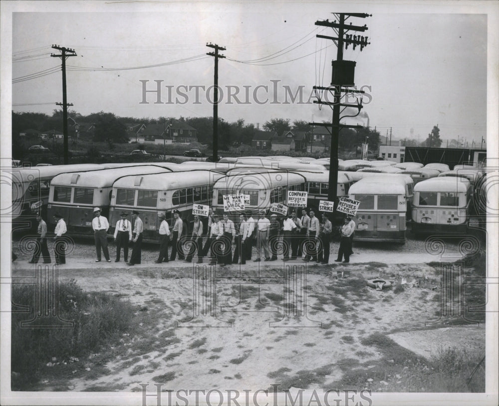 1948 Press Photo Buse Depot Drivers Strike Michgan