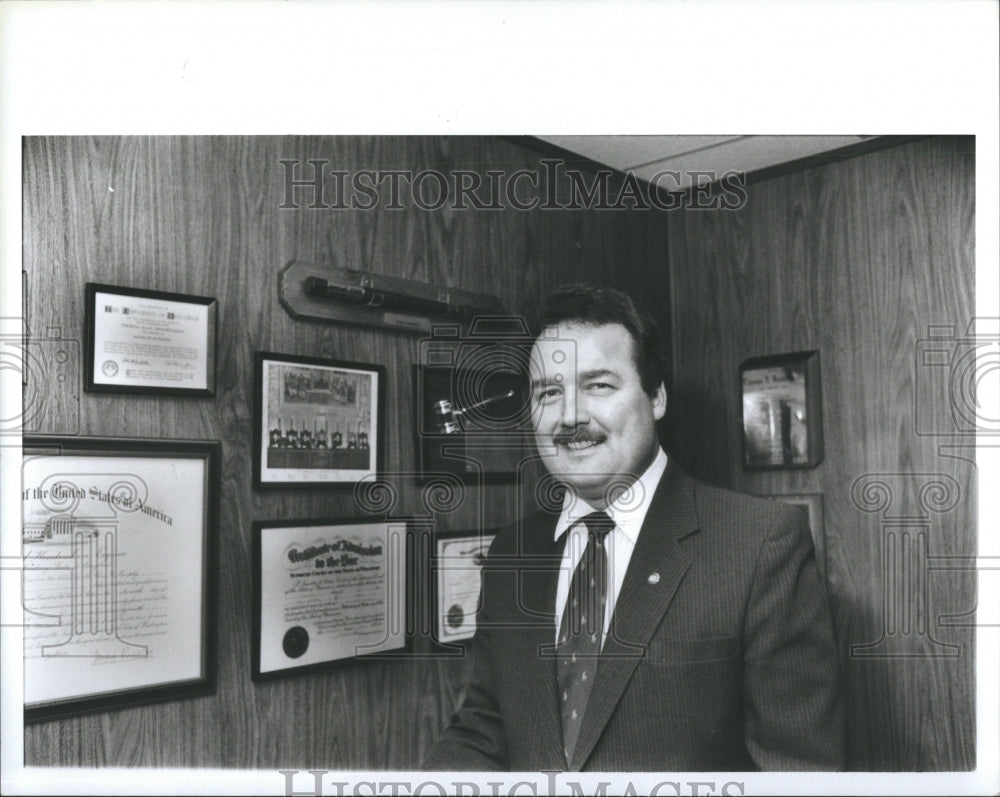 1986 Press Photo Thomas Hendrickson Police Chief