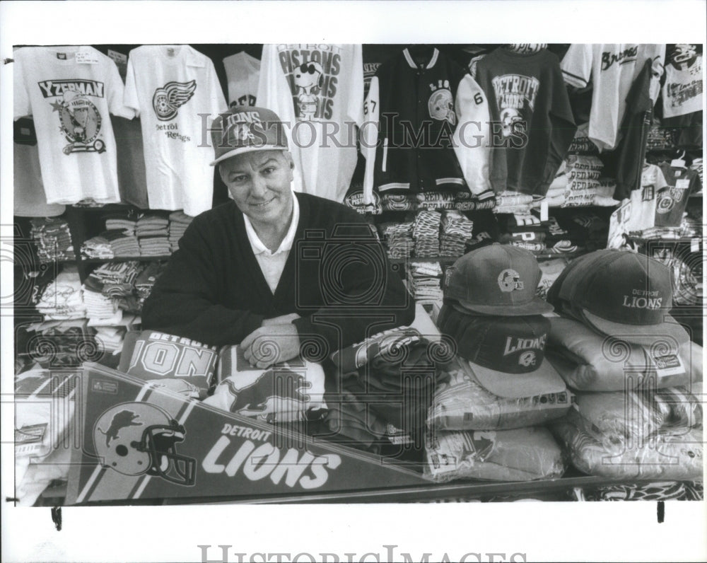 1988 Press Photo Neil Heffernan Store Owner