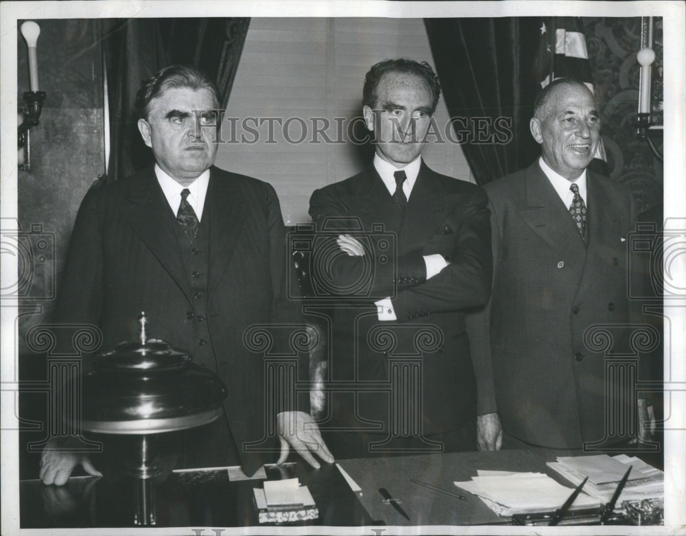 1937 Press Photo Strike conferences