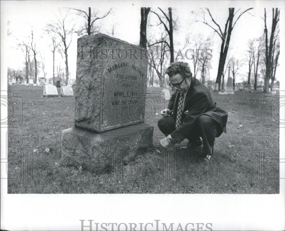 1920 Press Photo Cemetery Place Dead Ground Term