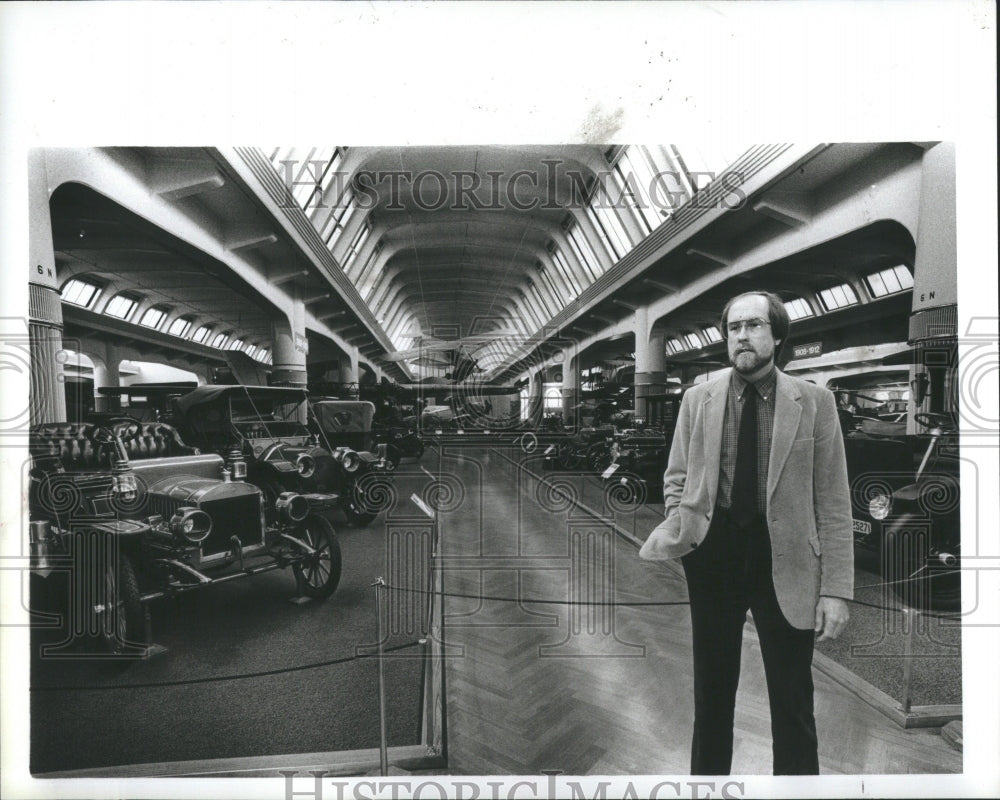 1985 Press Photo Transportation Green Field Guy Village