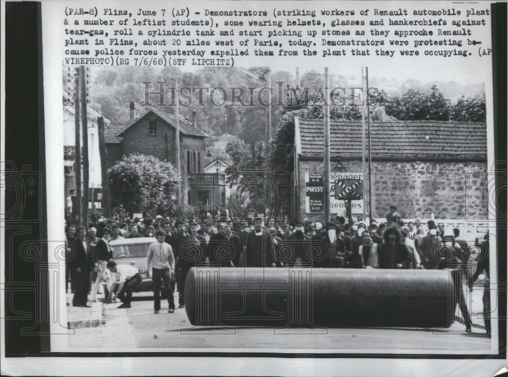 1968 Press Photo Demonstrators striking workers