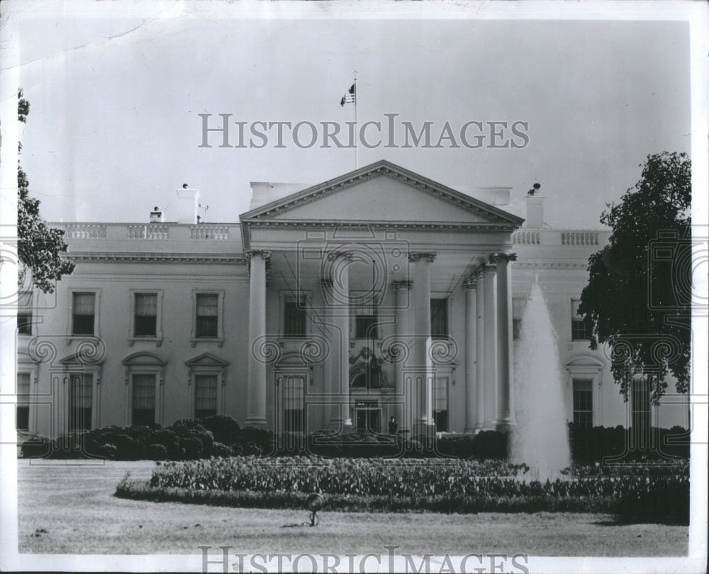 1972 Press Photo White House Residence Official