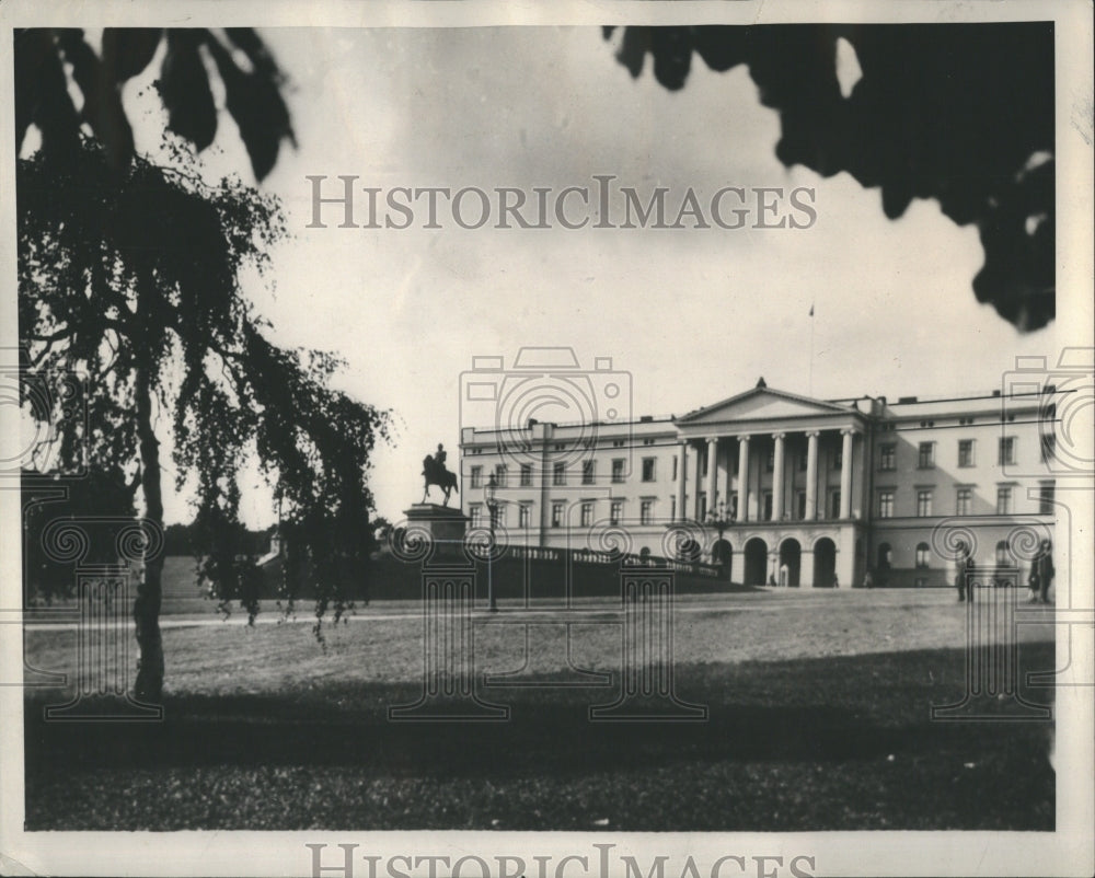 1991 Press Photo Royal Palace Building