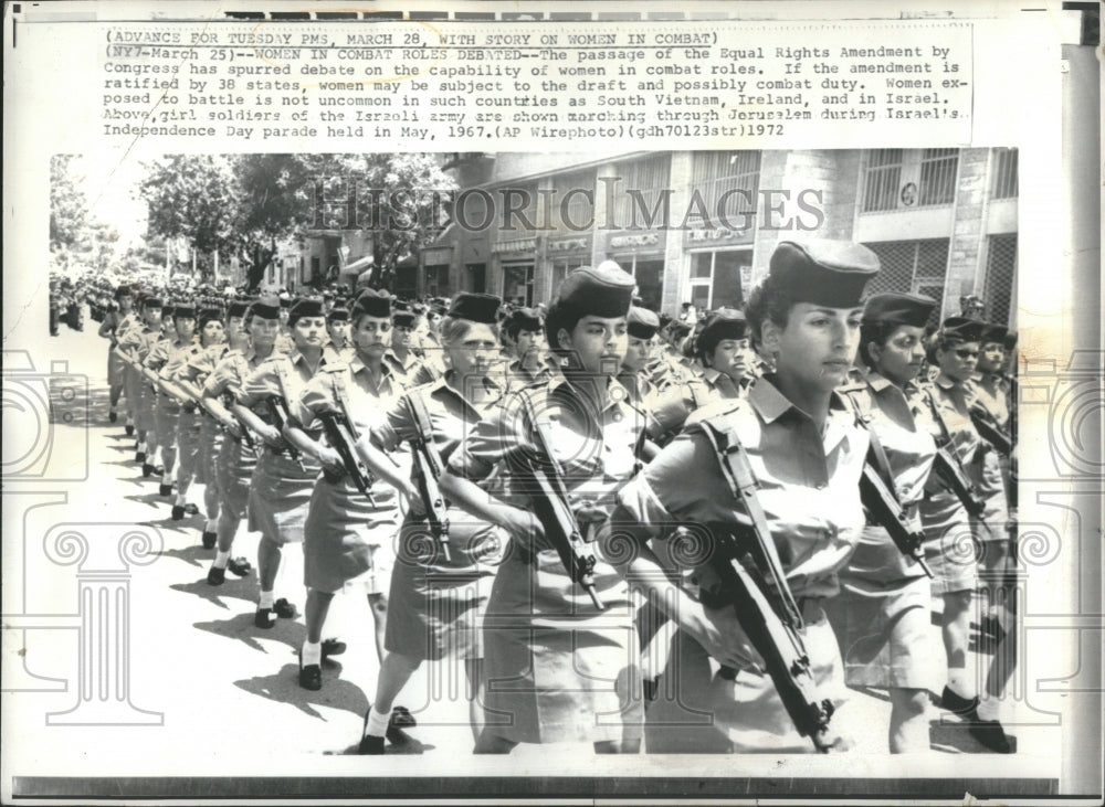 1967 Press Photo Amendmebt Congress Army Woman Combat