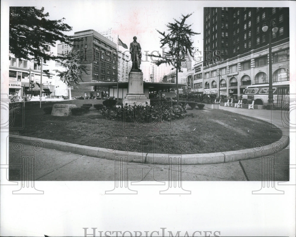 1968 Press Photo Gov Mason Statue Capital PK Detroit