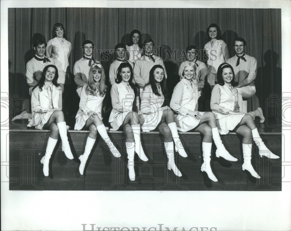 1969 Press Photo People Group Singers Entertaines