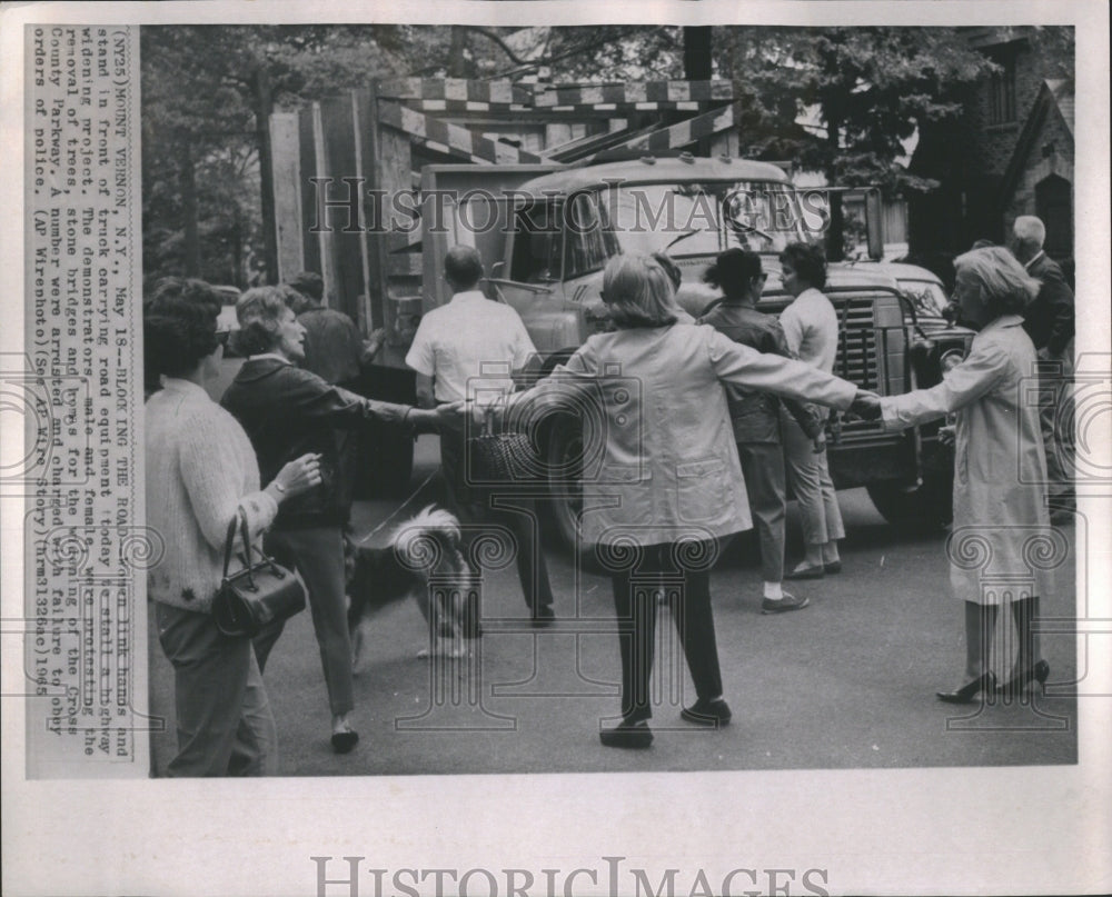 1965 Press Photo Widening Project Womans Truck Road