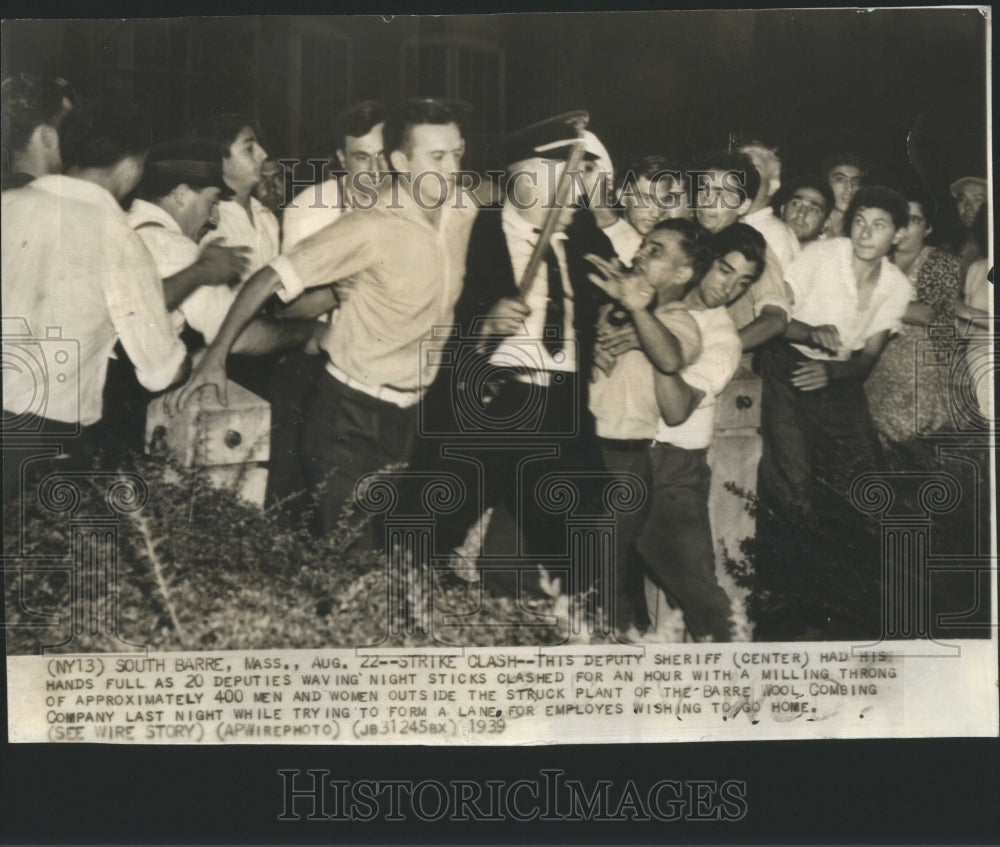 1939 Press Photo Barre Wool Combing Company strike.