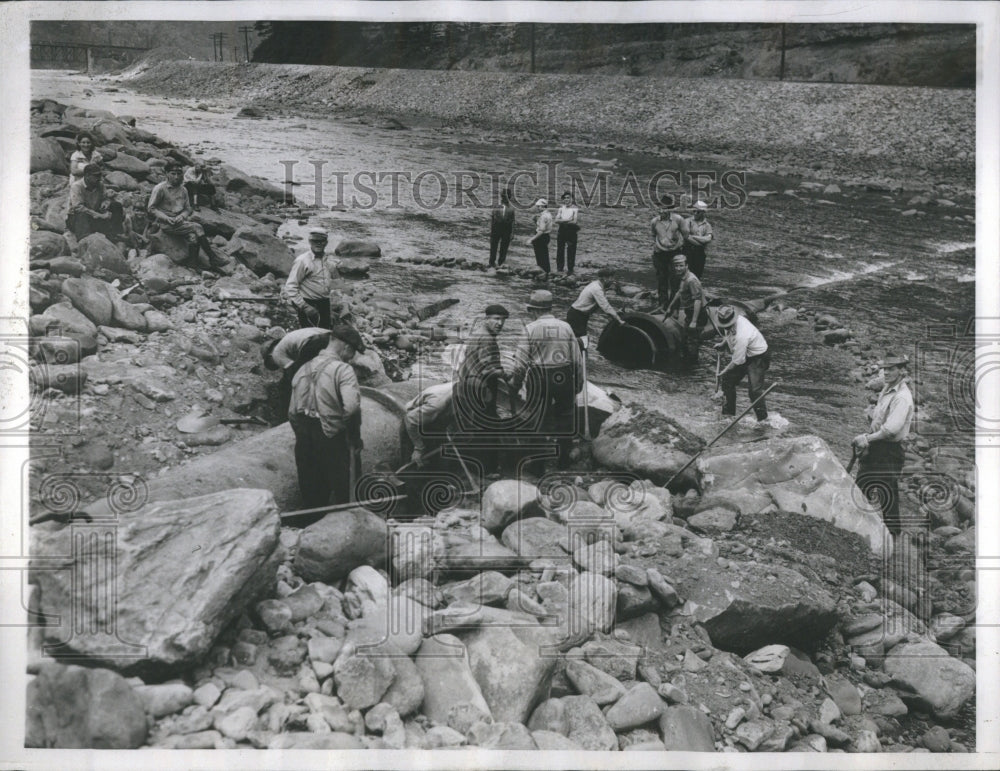 1937 Press Photo Cambria Plant Pipeline Blast Workmen