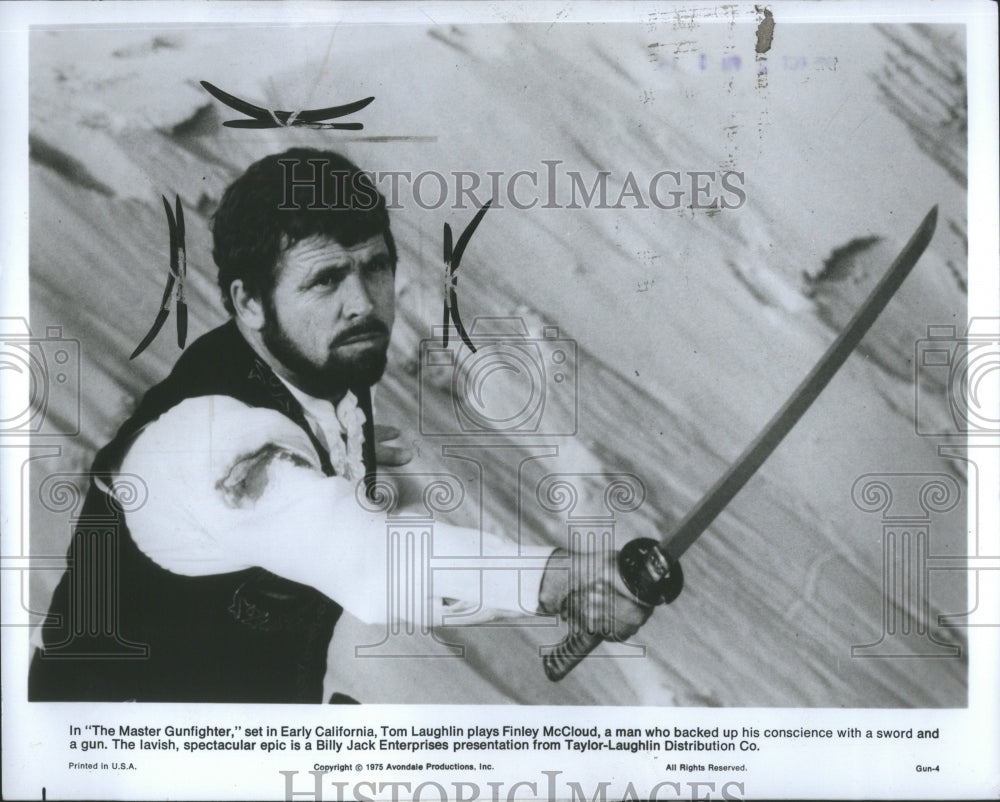 1975 Press Photo Tom Laughlin Educator Political