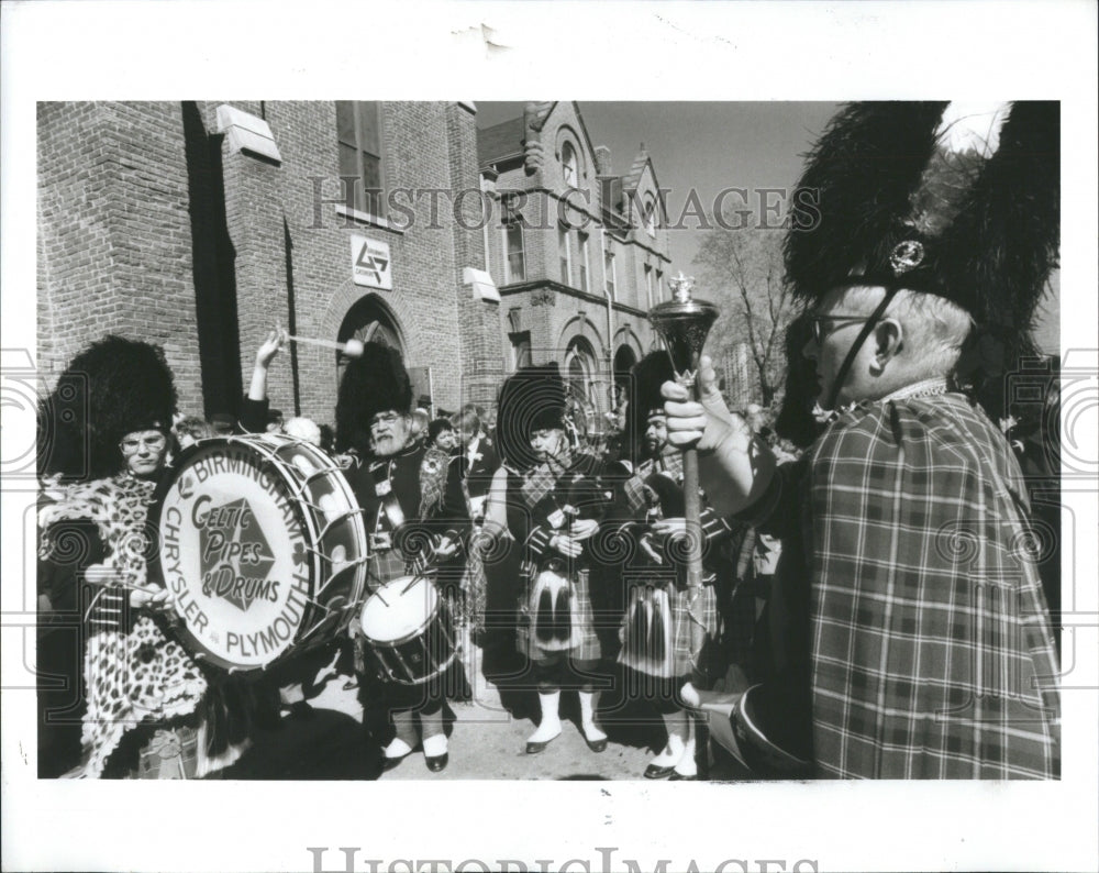 1987 Press Photo Parade Celebration Military Canadian