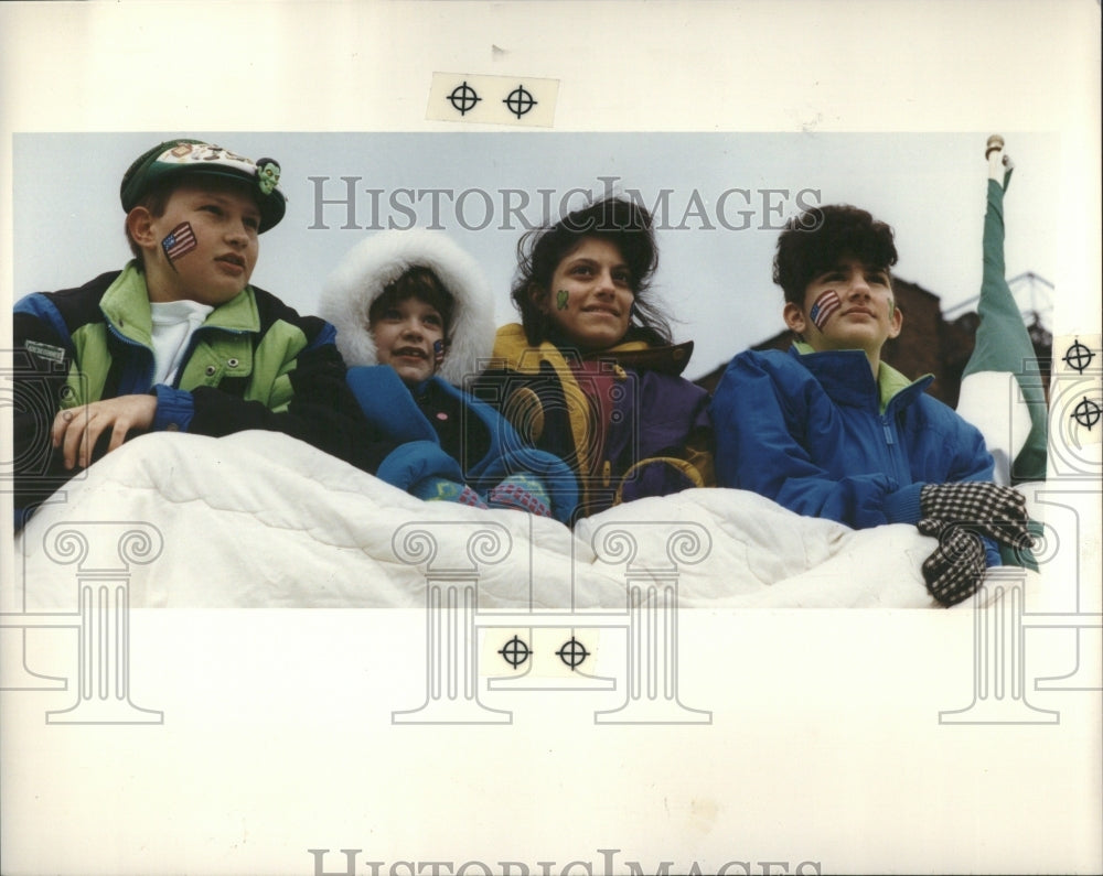 1991 Press Photo spectators St. Patrick&#39;s Day Parade