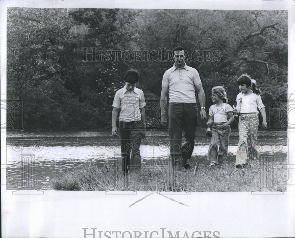 1974 Press Photo Summer Four Season Night Day Length