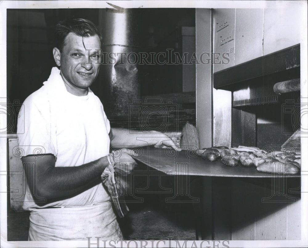 1964 Press Photo Summer House Traditionally