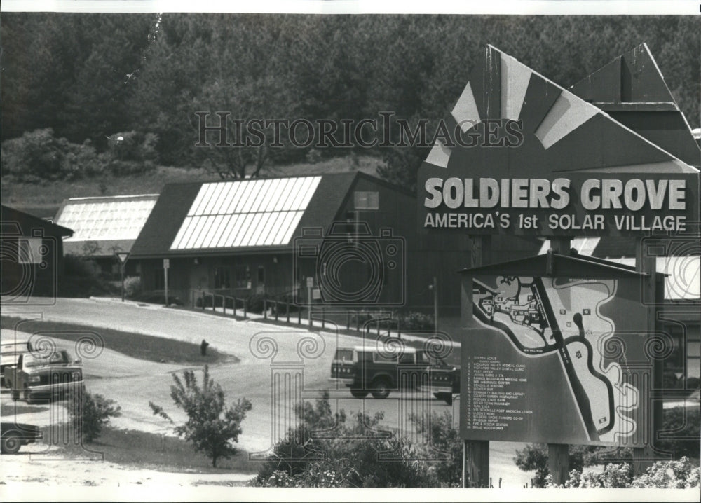 1987 Press Photo Soldiers Grove Nation&#39;s Solar Village