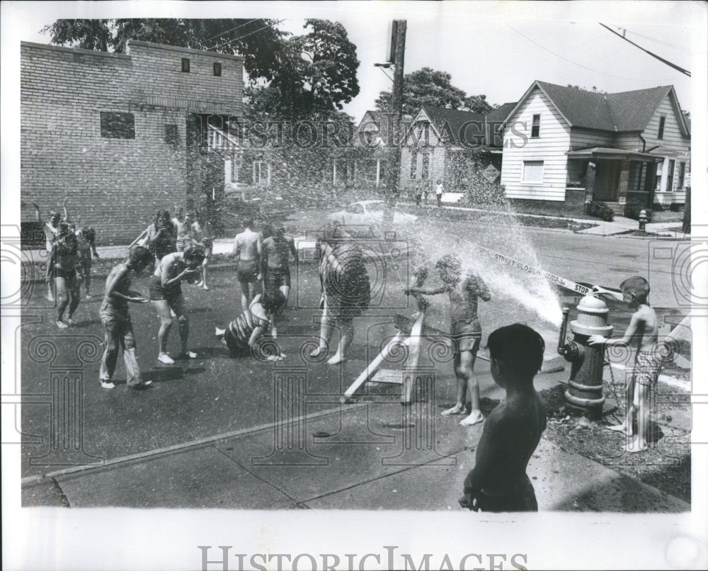 1971 Press Photo Summer warmest Temperate Seasons