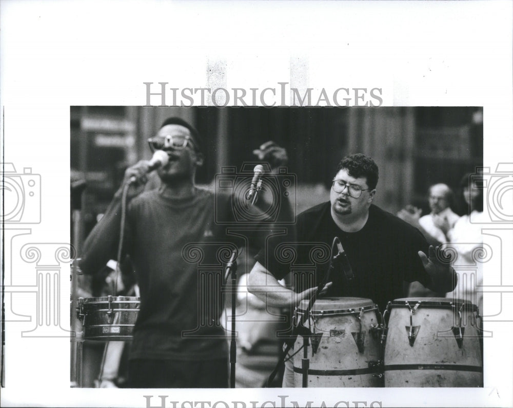 1990 Press Photo Sun Messengers concert