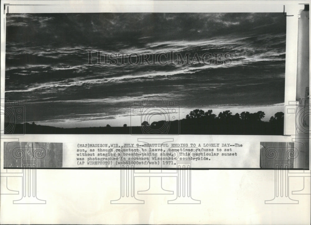 1971 Press Photo Sunset from the horizon