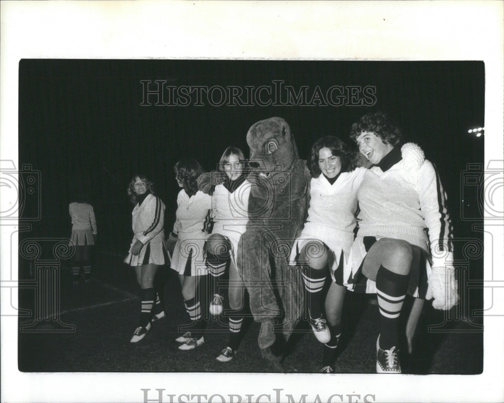 1974 Press Photo Mich Cheer Leaders Schools Cheer Leade