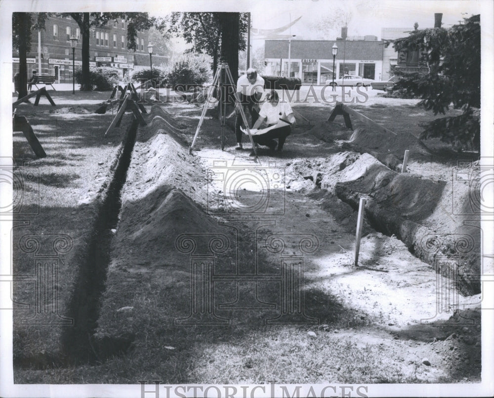 1969 Press Photo City Engineer Surveyar Robert Lang