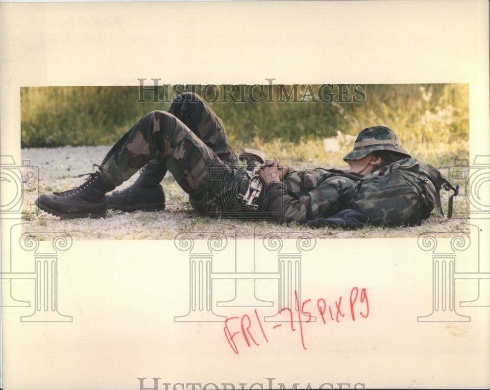 1983 Press Photo Soldier taking a rest in the field.