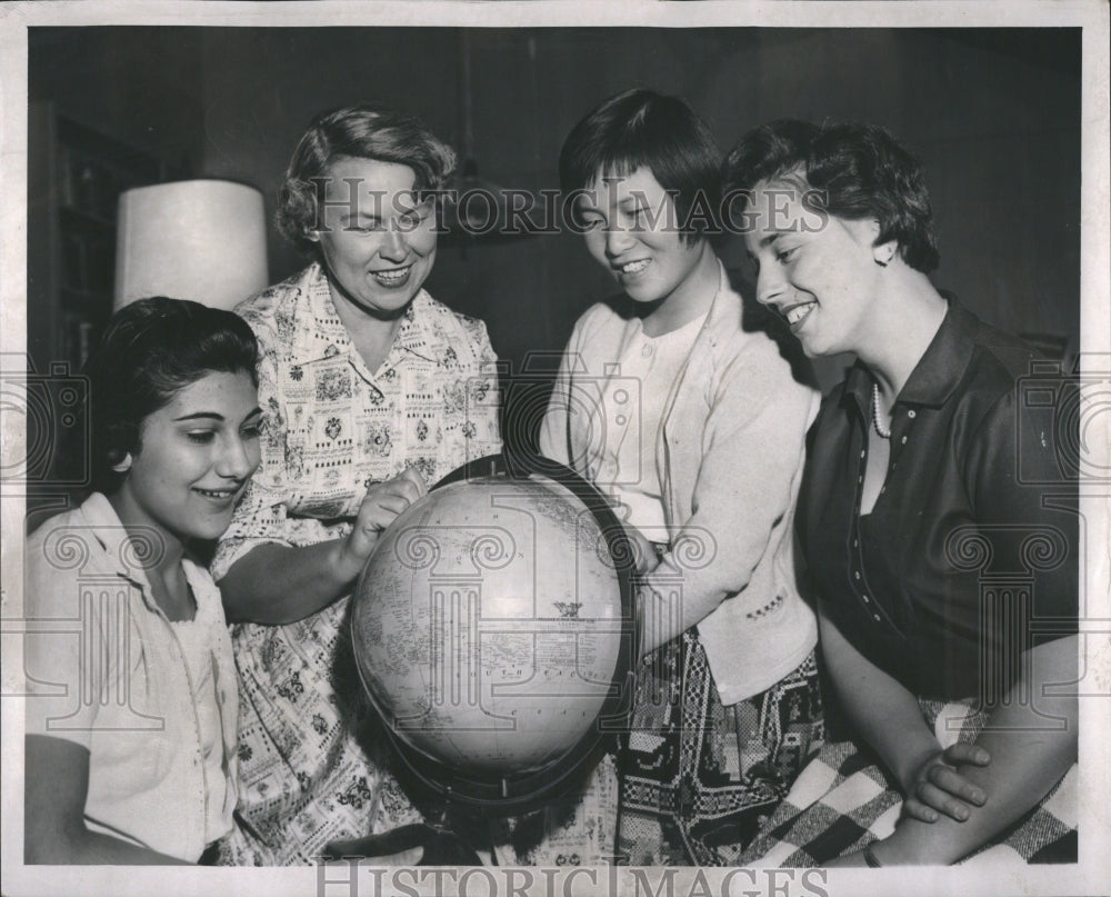 1958 Press Photo Foreign exchange students