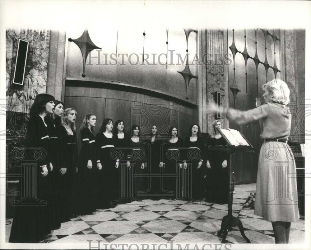 1980 Press Photo Fisher Bldg Cathy Anderson Sukearik