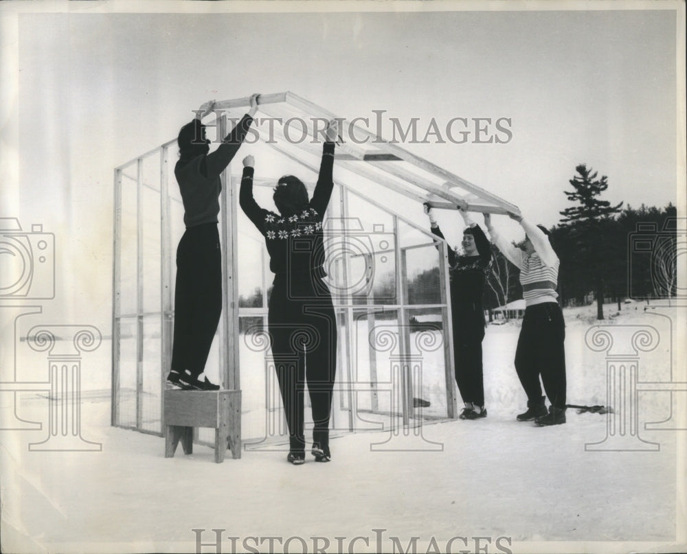 1959 Press Photo Panels Construct Spacious Sclarinm