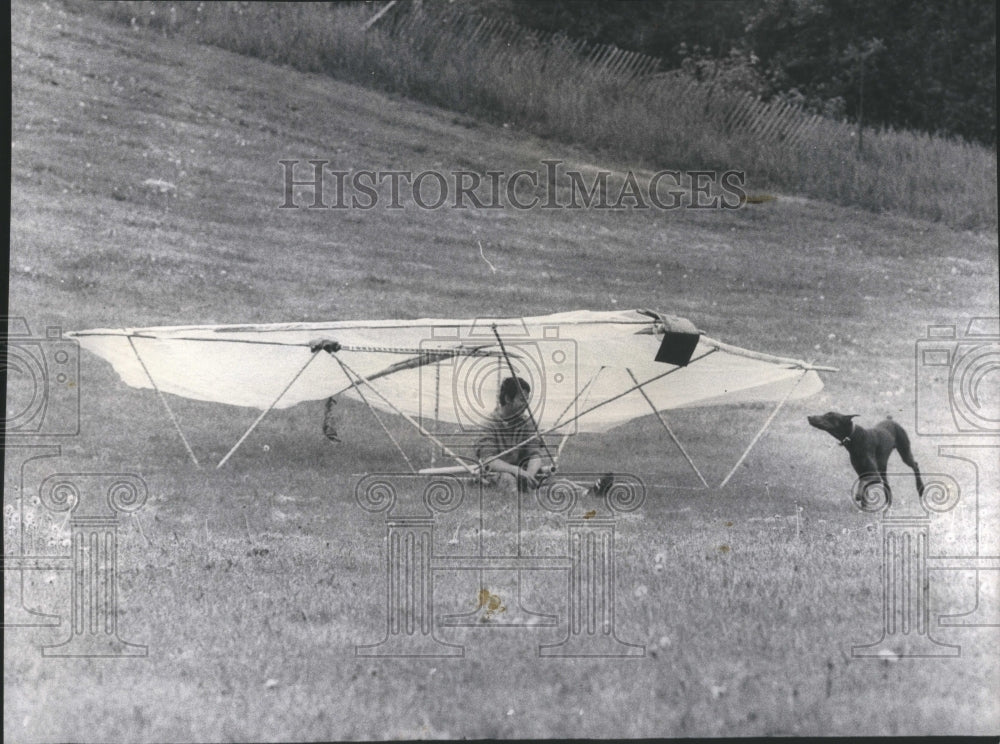 1974 Press Photo Maiden Flight of Hang-Glider