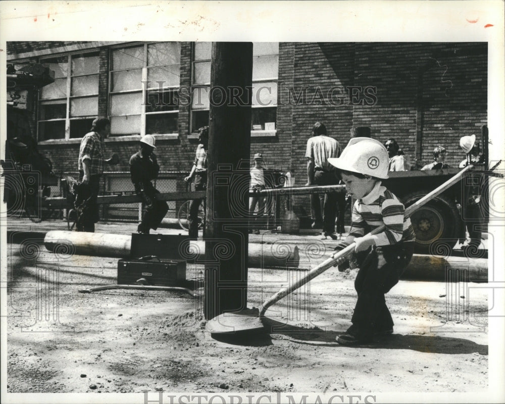 1980 Press Photo Ferndale New Play Yard Roosevelt Elem