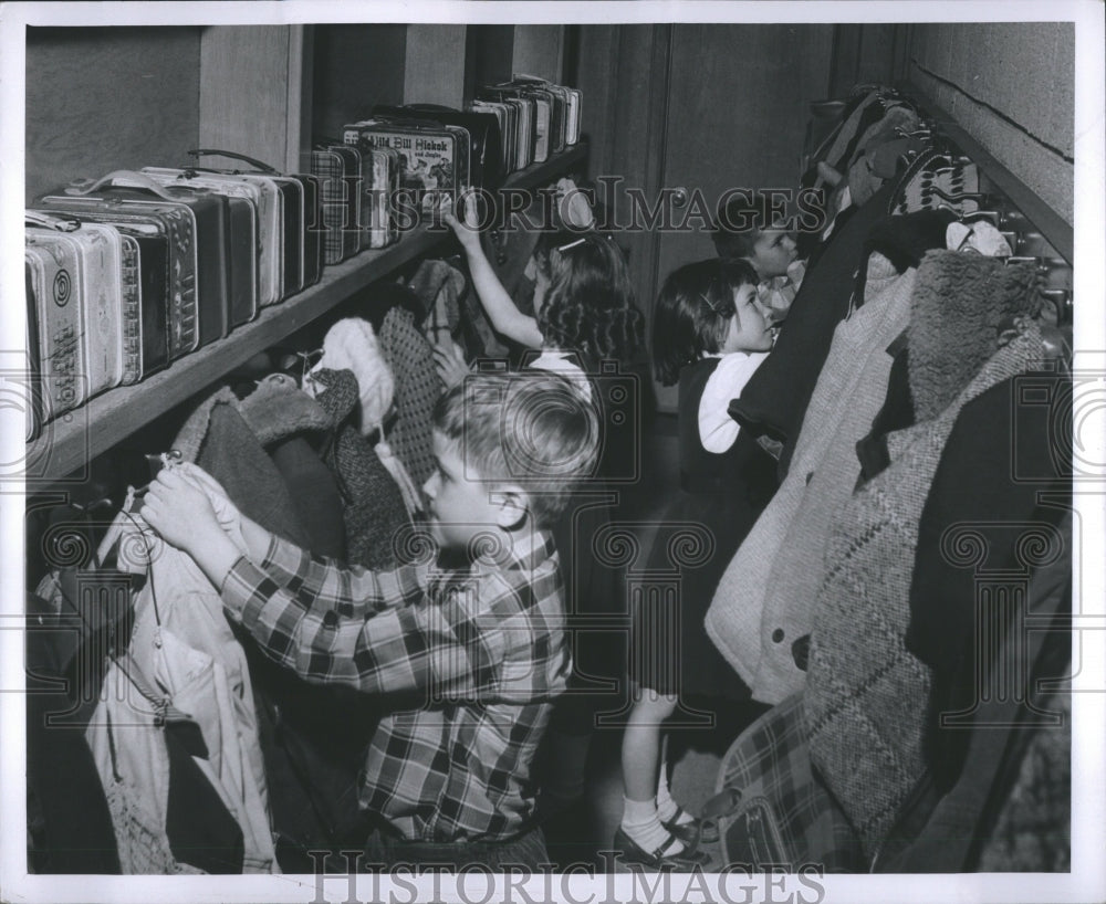 1957 Press Photo Lady Wardrobe Room Steel Halls Cities