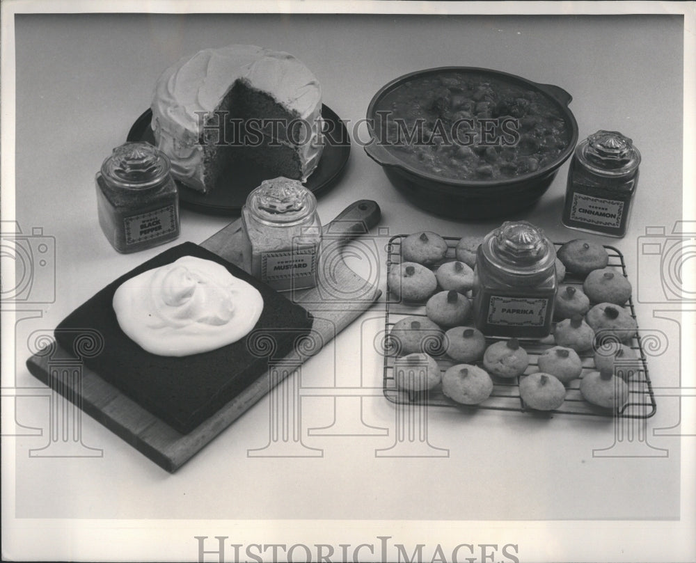 1960 Press Photo Spices Food Paprika Food Ginger Bread