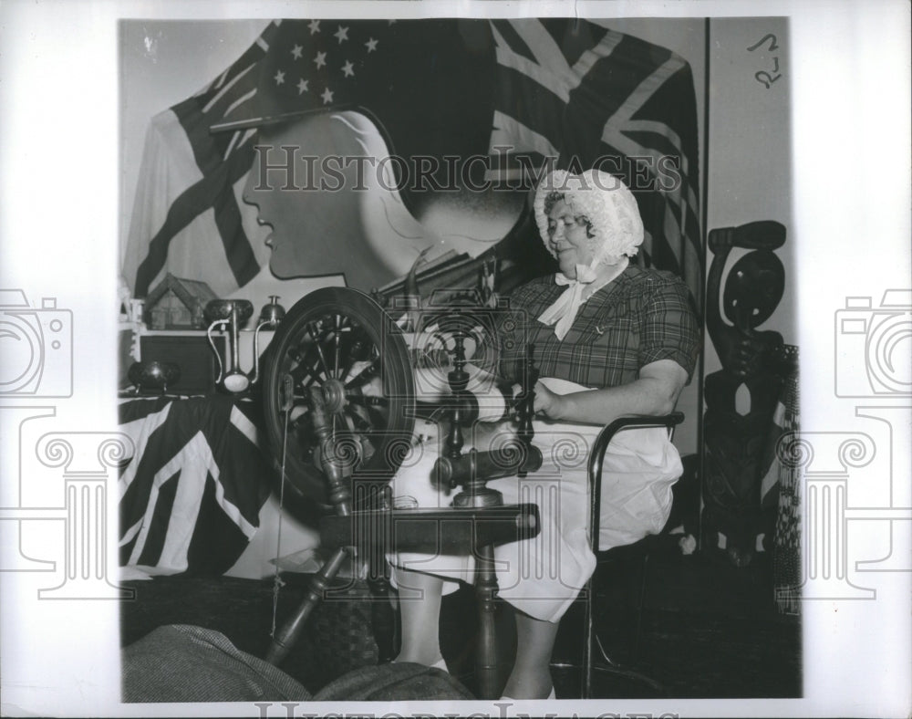 1941 Press Photo Spinning Wheel Device Synthetic Fibers