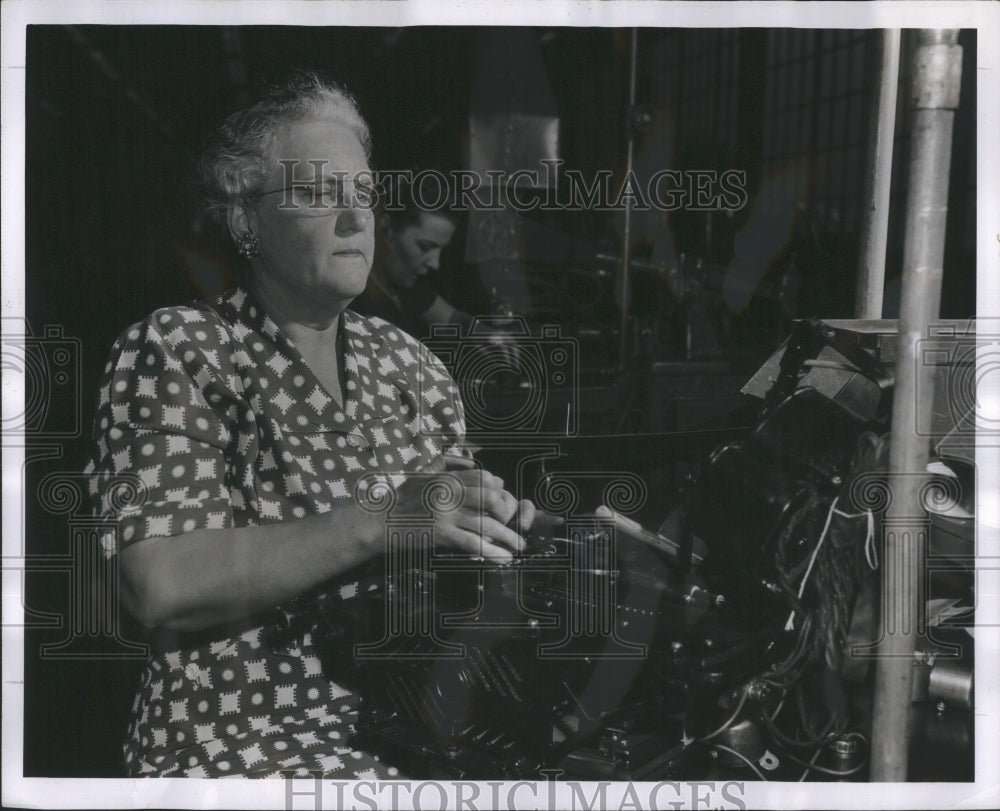 1948 Press Photo Mrs. Pauline Statesman Ford Motor Comp