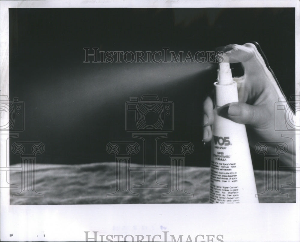 1974 Press Photo Bottle Hand Spray