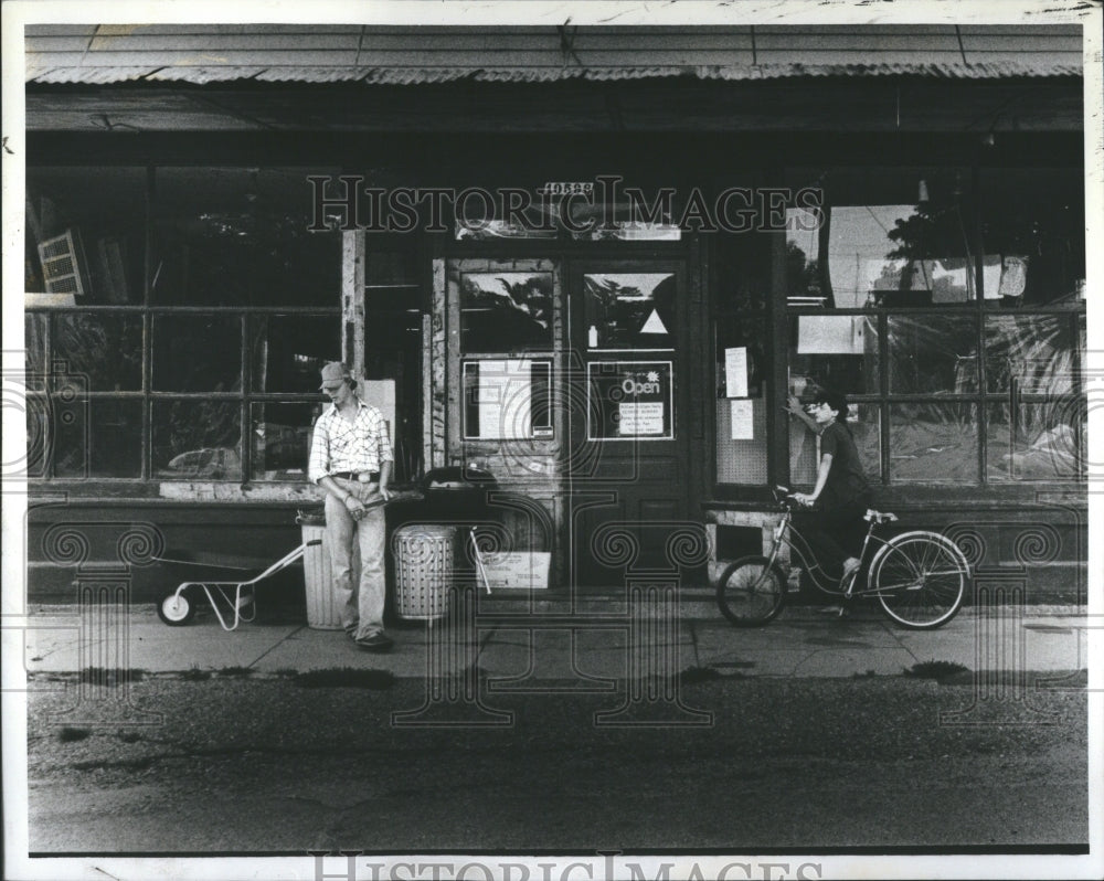 1981 Press Photo Kip Dean Hardware Store HamBurg