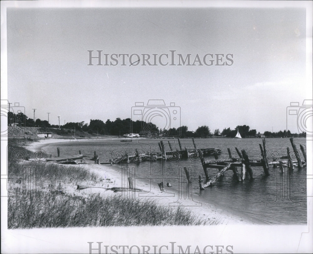 1962 Press Photo Fishing Docks Grand Maraia Relics Bill