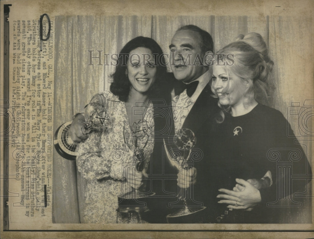 1972 Press Photo Valerie Harper Edward Asner Emmys