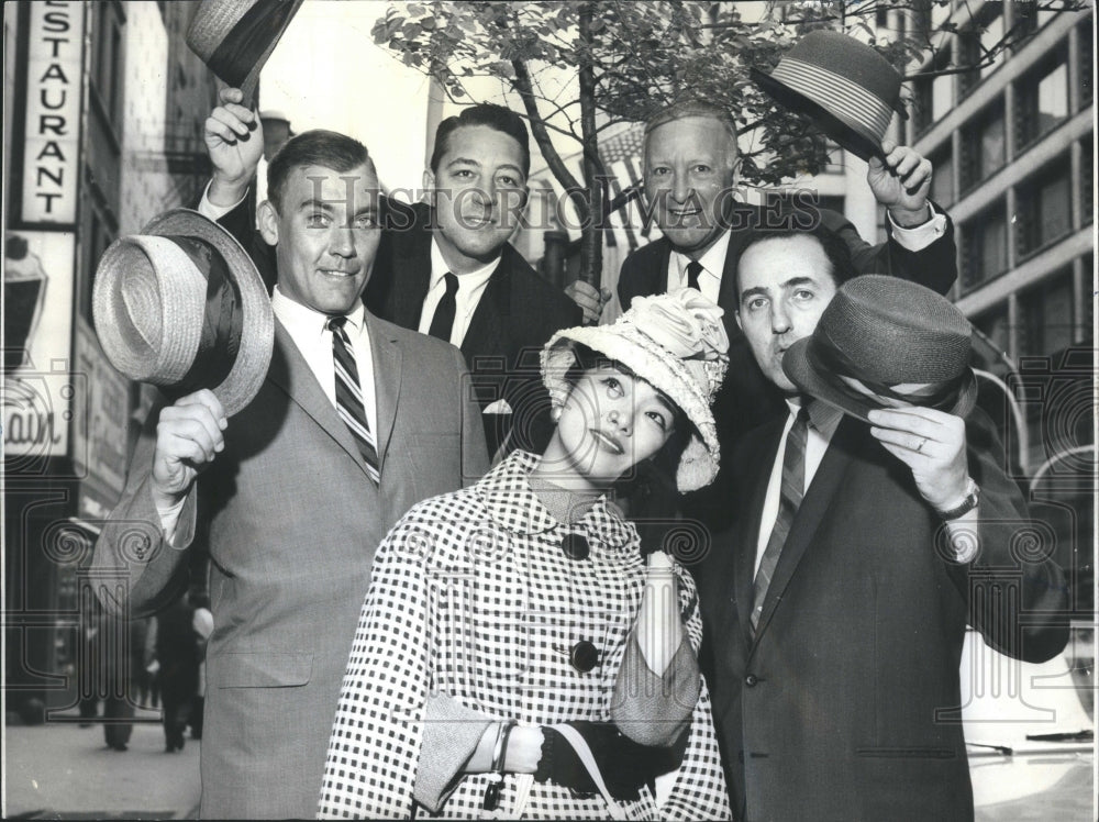 1965 Press Photo Straws In Windy City Elizabeth Levine