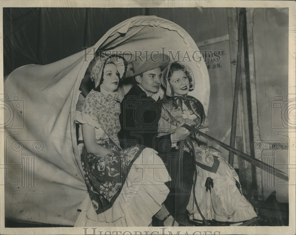 1937 Press Photo Actors in &quot;Light of Ages&quot; Opera