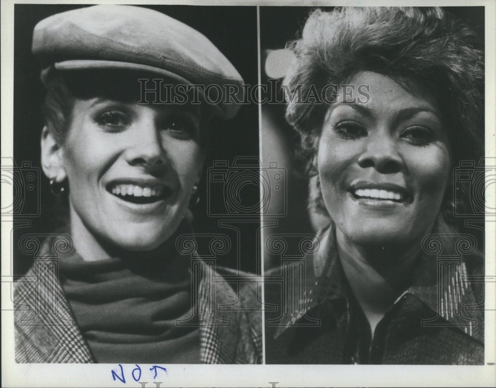 1982 Press Photo Debby Boone Dionne Warwick Step Closer