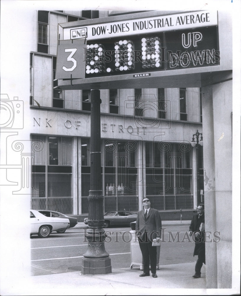 1970 Press Photo Dow Jones Stock Average People