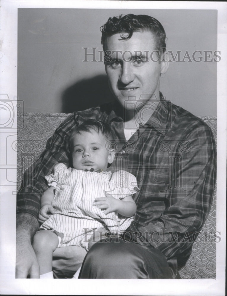 1959 Press Photo James Srocker and daugther Jesslyn Gay