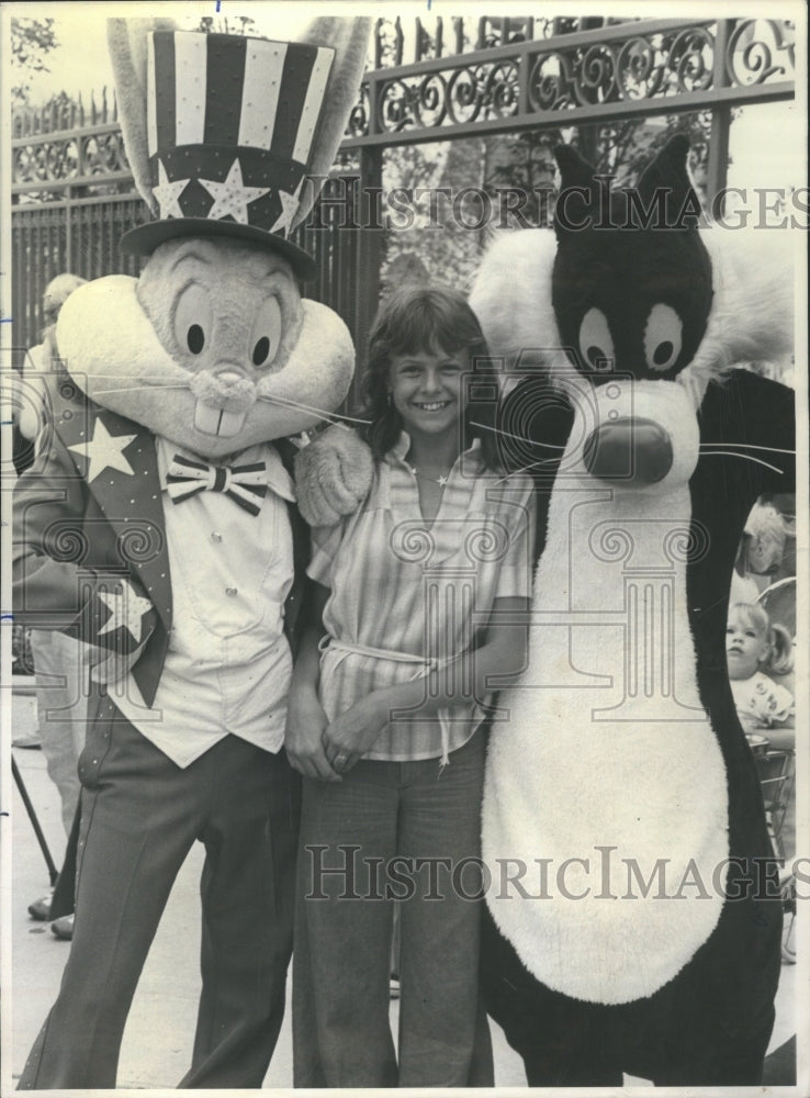 1976 Press Photo Bugs and Sylvester Greet Millionth