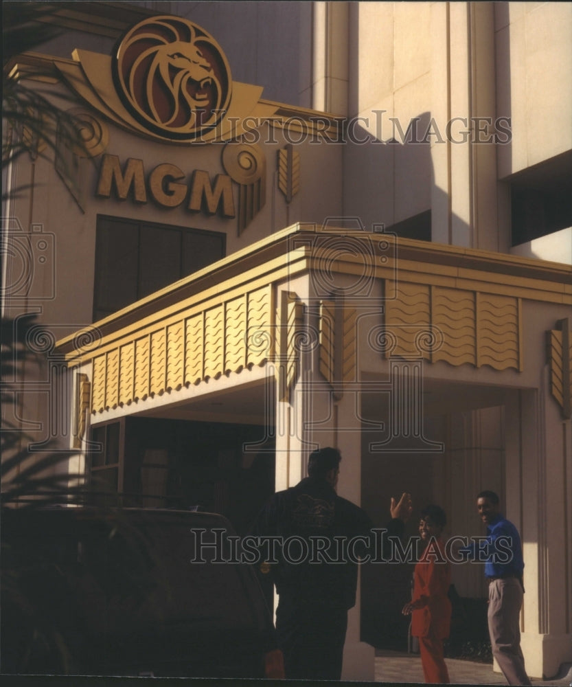 Press Photo MGM road Detroit Casino People