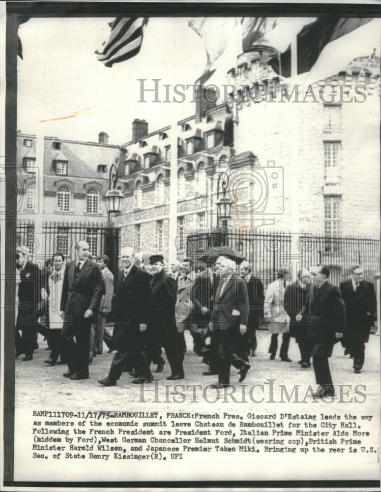 1975 Press Photo Business Organization Consumer