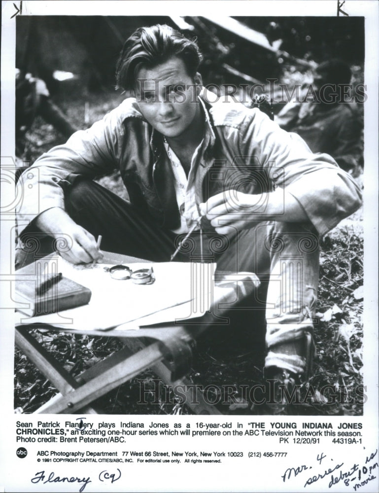 1992 Press Photo Sean Patrick FlaneryyoungIndiana Jones